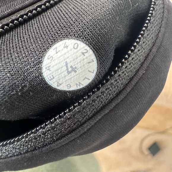 Lululemon Black Capri Reflective Mesh Pockets Size 4 Womens Running - Picture 8 of 8